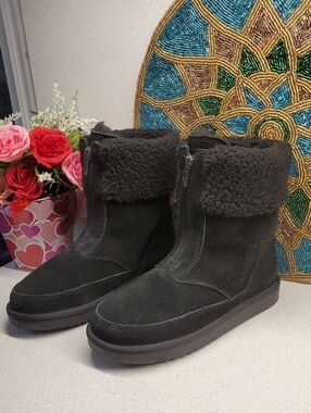 Koolaburra Black Suede Shearling-Cuff Zip Ankle Boots (youth sz 3)
